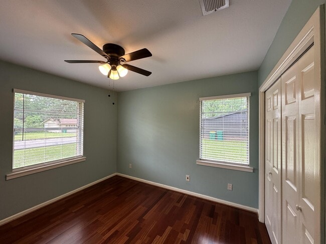 Building Photo - 11 Camelia Dr