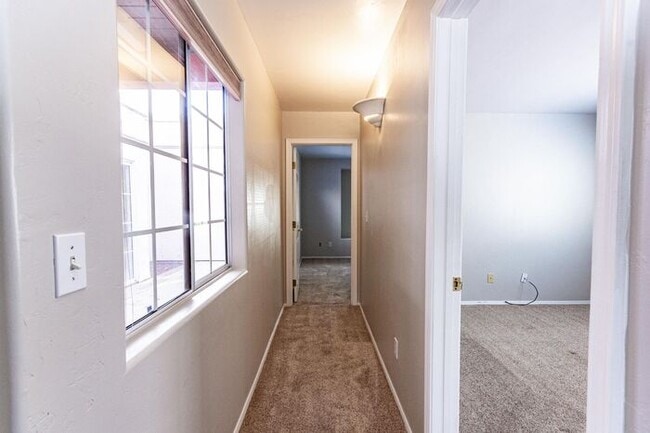 Building Photo - Beautiful and Spacious 3BR 2BA Home w/ Courtyard • Fenced Yard • Cul-de-sac in Tucson