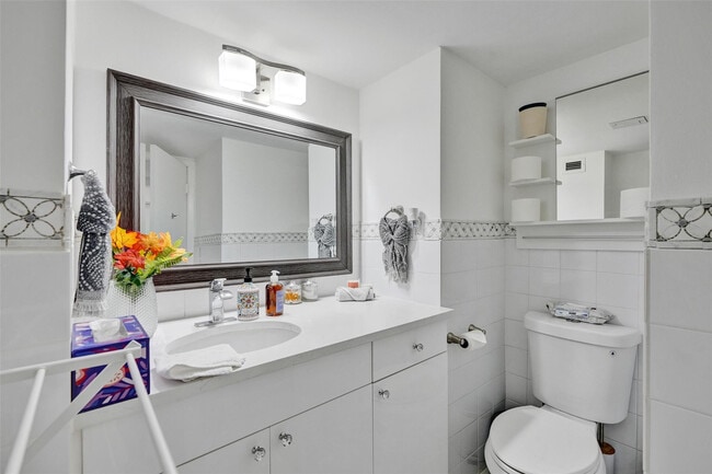 Building Photo - 18041 Biscayne Blvd