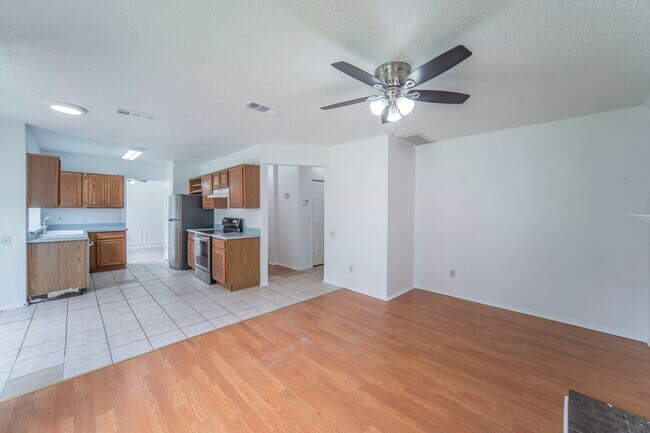 Building Photo - Spacious 4-Bedroom Home Across from the Pa...