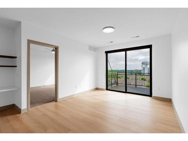 Building Photo - 640 Wisconsin Ave N