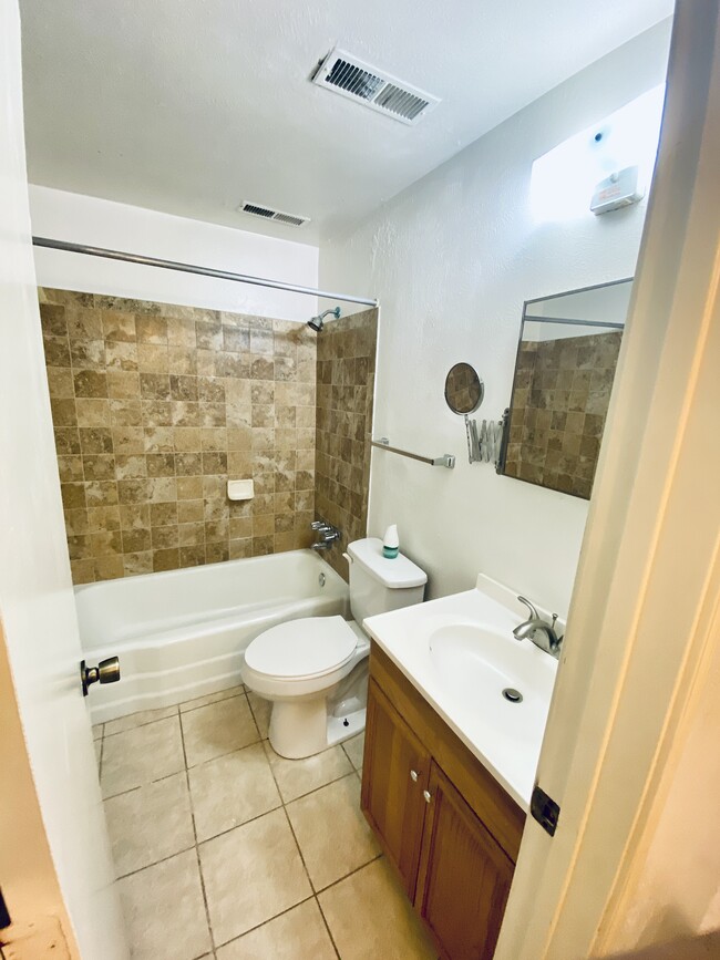 Bathroom #1 - 4010 Heatherbrook Dr