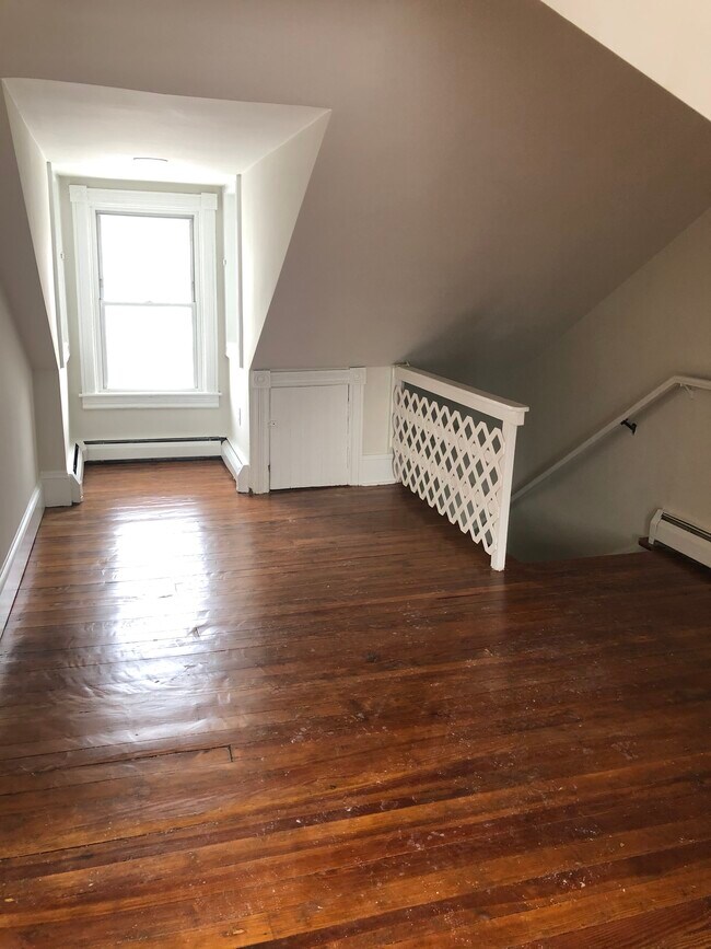 Building Photo - 705 Beech St