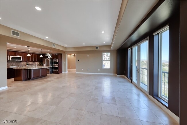 Building Photo - 64 Strada Principale