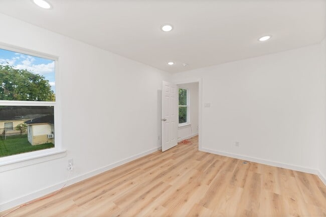 Building Photo - ? Spacious 4BR / 3.5BA Single-Family Home – Move-In Ready! ?