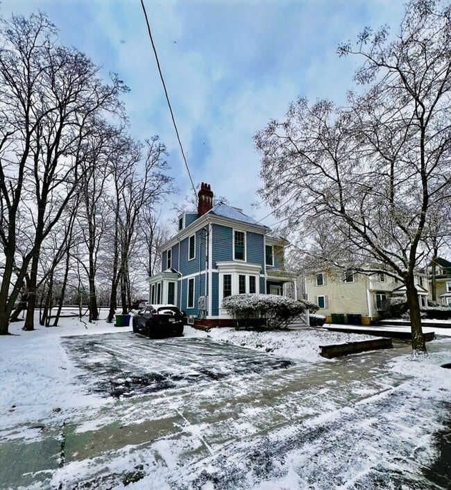 Building Photo - 31 Elmwood St