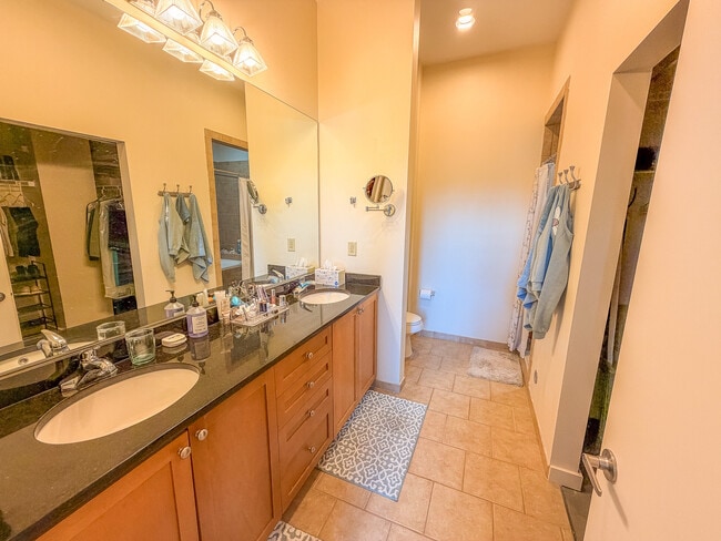 Building Photo - 400 Mills Ave