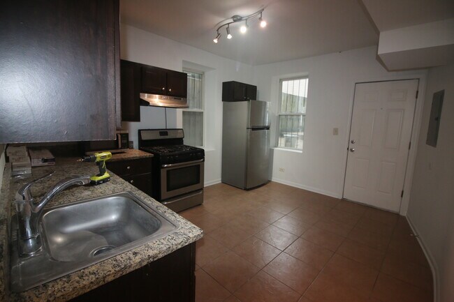 Building Photo - 1408 N Maplewood Ave