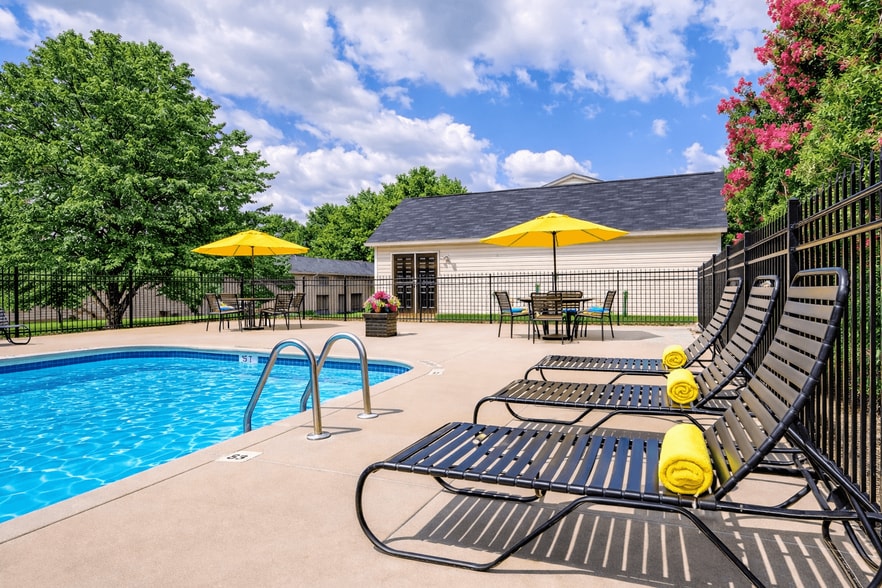 Pool with Sundeck - Crestview Huntington