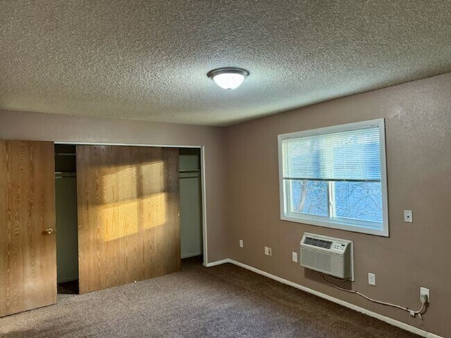 Building Photo - 2511 Farnum St