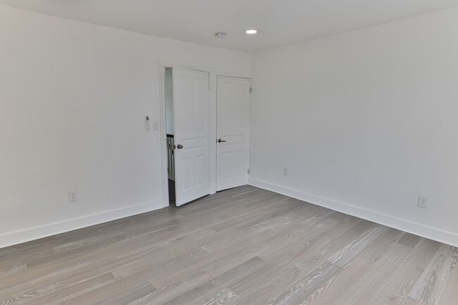 Building Photo - 4 Bedroom Single Family Home on Susquehann...