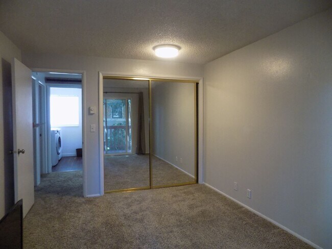 Building Photo - Spacious Three Bedroom, One & half Bathroo...