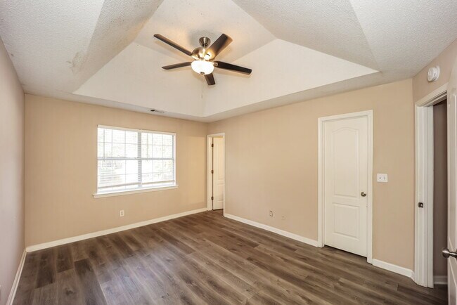 Building Photo - 255 Summer Hill Cir