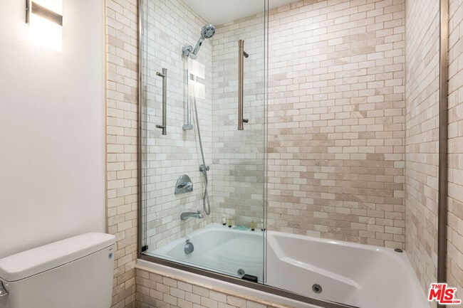 Building Photo - 8425 Hillside Ave