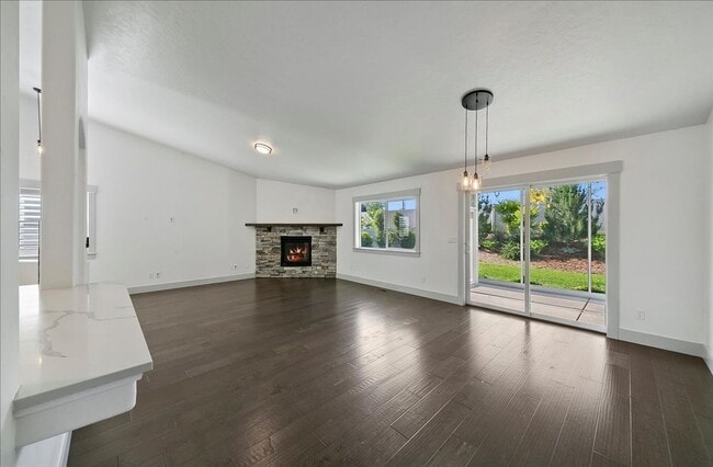 Building Photo - Warm & Welcoming Kuna Rental