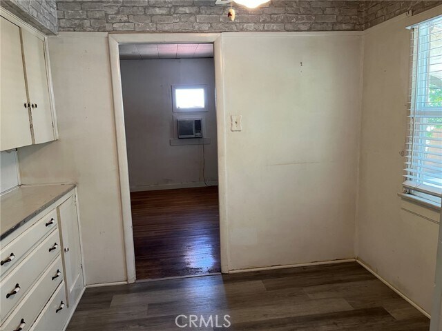 Building Photo - 404 N 7th St