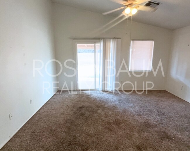 Building Photo - Gorgeous 3-bedrooms, 2-baths home located ...