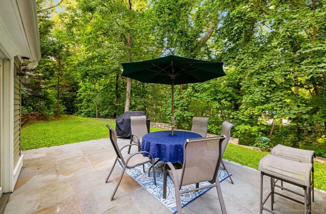 Building Photo - 412 Main St