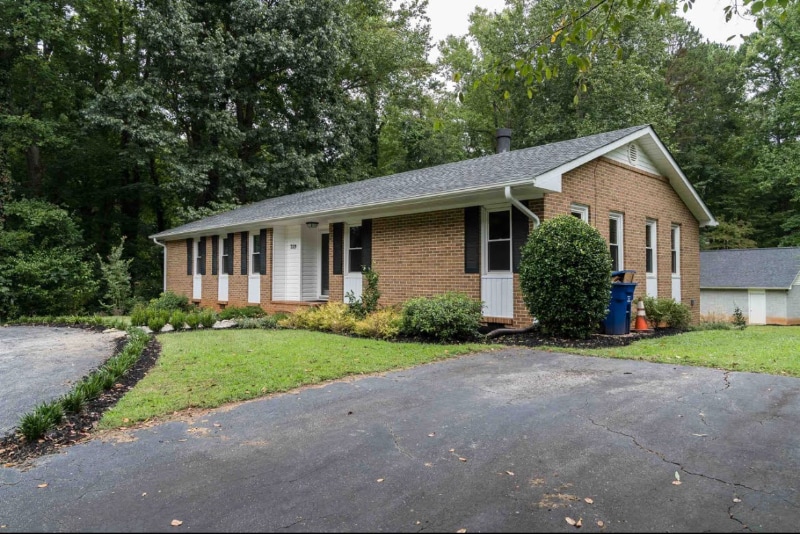 Building Photo - 219 Lakewood Dr