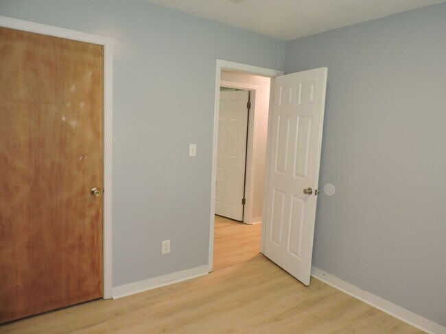 Building Photo - Easy access to Whiting Field!