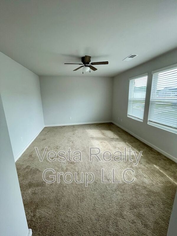 Building Photo - 909 Teabiscuit Wy