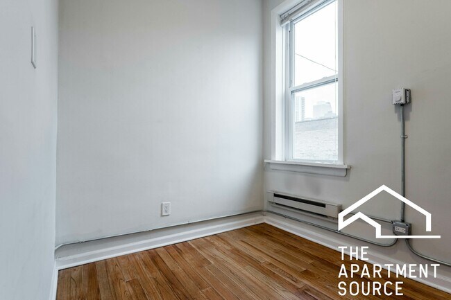 Building Photo - 1349 N Wells St