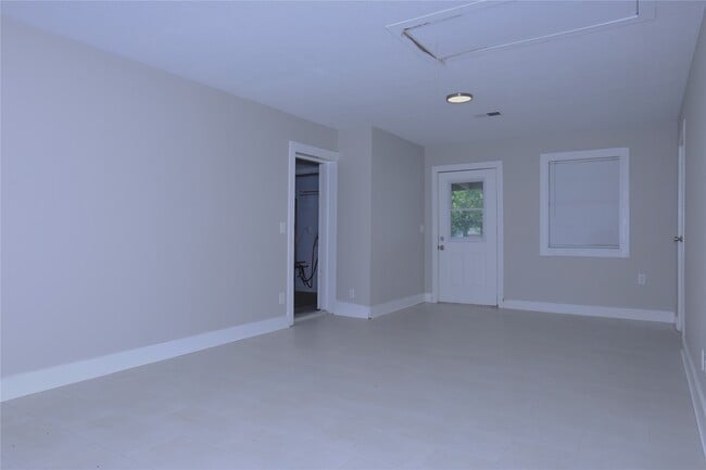 Building Photo - 1117 County Rd 515