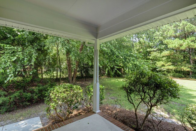 Building Photo - 203 Wagon Wheel Way