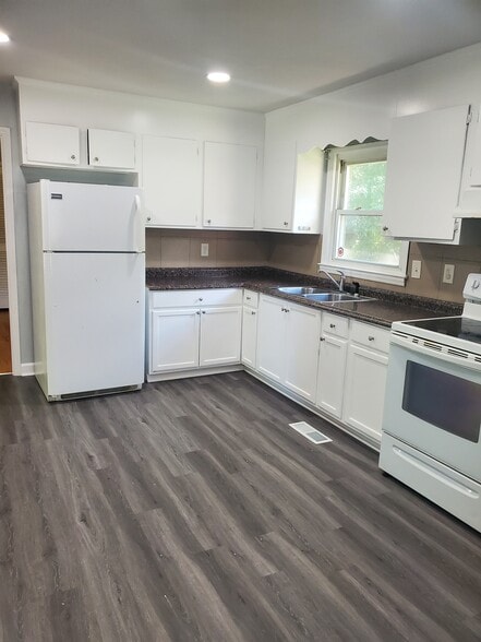 Building Photo - 2801 Dalecrest Dr