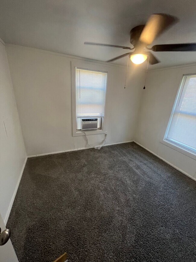 Building Photo - 3 Bed/1 Bath House