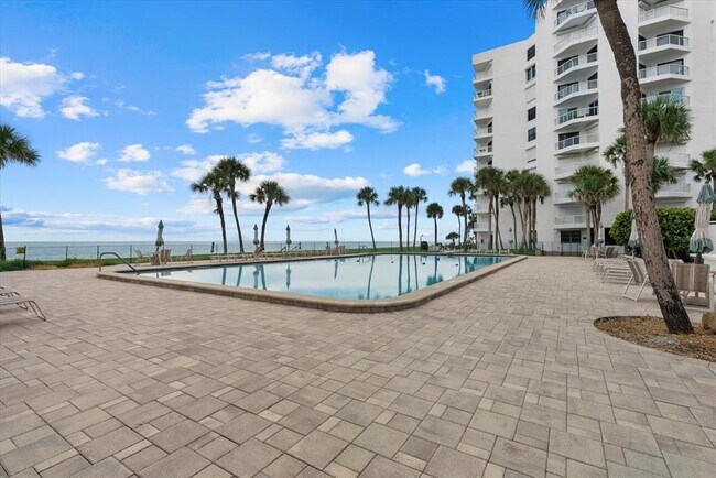 Building Photo - 1000 Longboat Club Rd