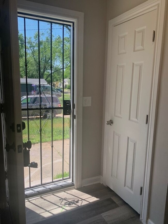 Building Photo - A Charm in Hazel Park