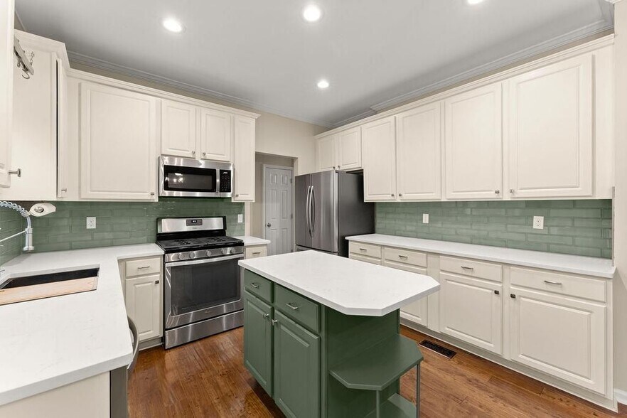 Building Photo - 2309 Wickingham Dr NE