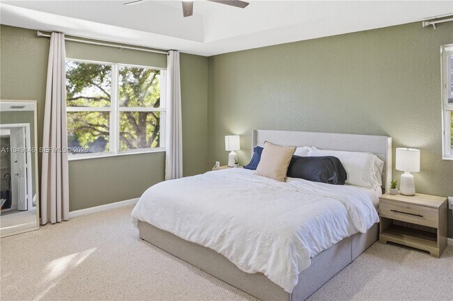 Building Photo - 16290 SW 47th Manor