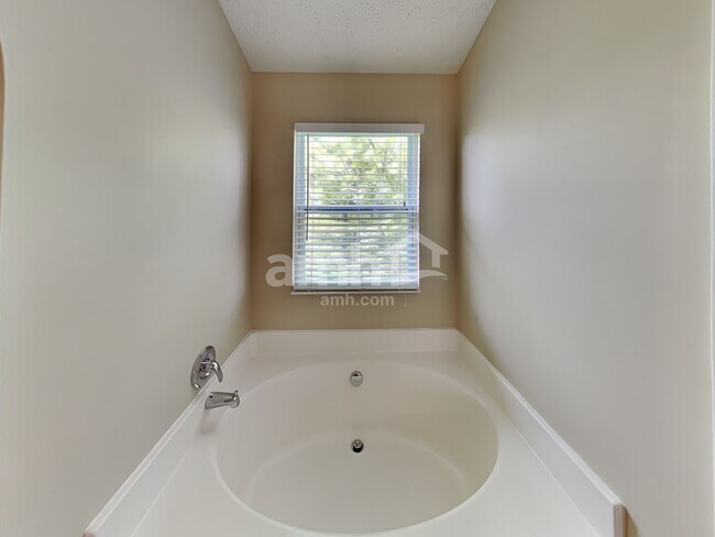 Building Photo - 35 Langtree Dr