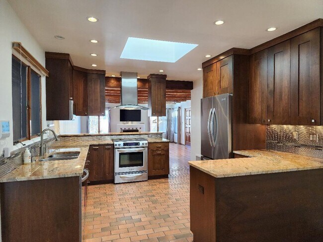 Building Photo - 602 Griffin St