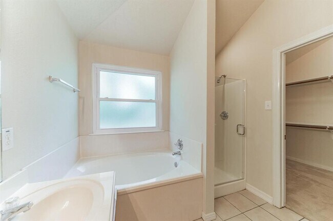 Building Photo - 519 Mesquite Dr