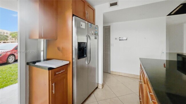 Building Photo - 16450 Miami Dr