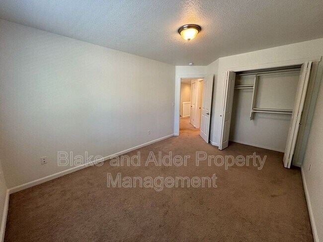 Building Photo - 347 Norway St NE