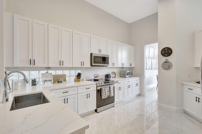 Building Photo - 10891 Fairmont Village Dr