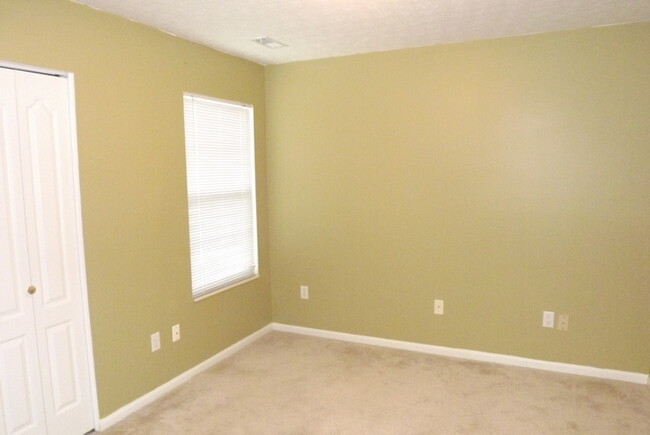 Building Photo - Spacious 2 story Beavercreek Condo