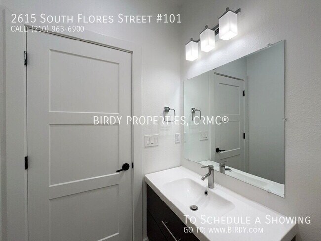 Building Photo - 2615 S Flores St