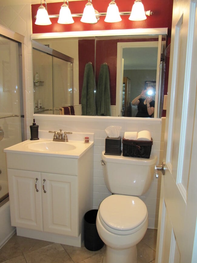 Building Photo - 2 Hawthorne Pl