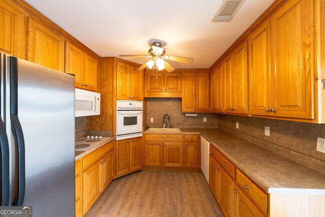 Building Photo - 953 McCullough Rd