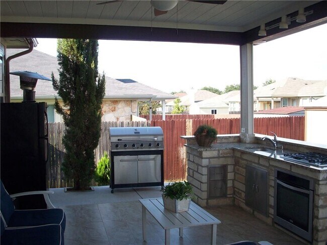 Building Photo - 1002 Beacon Cove