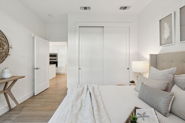 Building Photo - 1343 4th St