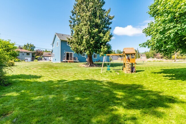 Building Photo - 3 Bed 2 Bath beautiful home on a corner lot in Admirals Cove