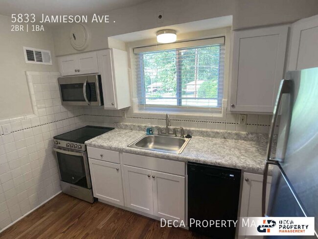 Building Photo - 5833 Jamieson Ave