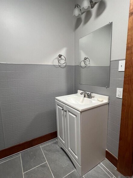 Building Photo - 804 Westend Dr