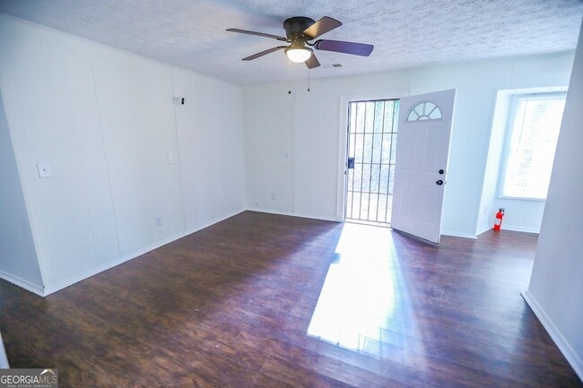 Building Photo - 1967 Singer Way